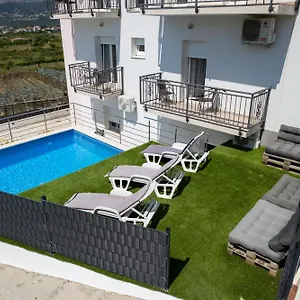 https://aaa-ani-amazing-apartments-deluxe.splithotels.org